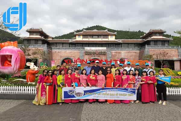 Đoàn khách công ty cổ phần bao bì Thuận Phát tham gia tour Hải Phòng Đà Nẵng 4 ngày 3 đêm